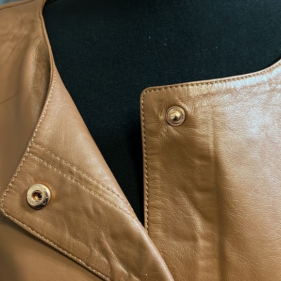 Butterscotch leather jacket. Snap button up - Picture 4 of 10